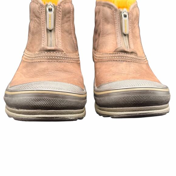 Clarks Muckers Waterproof Quilted Ankle Boots Brown Size 9W - Picture 2 of 13